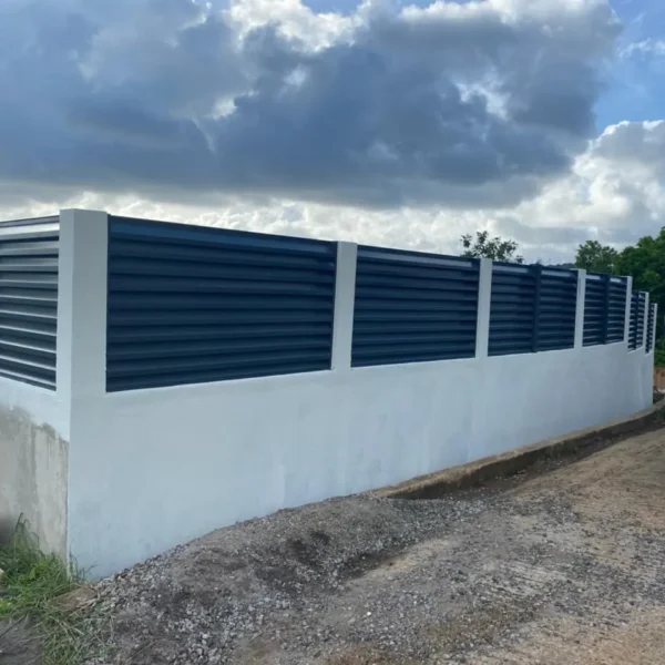 Réalisation clôture ou portail en aluminium en Martinique par Nord System