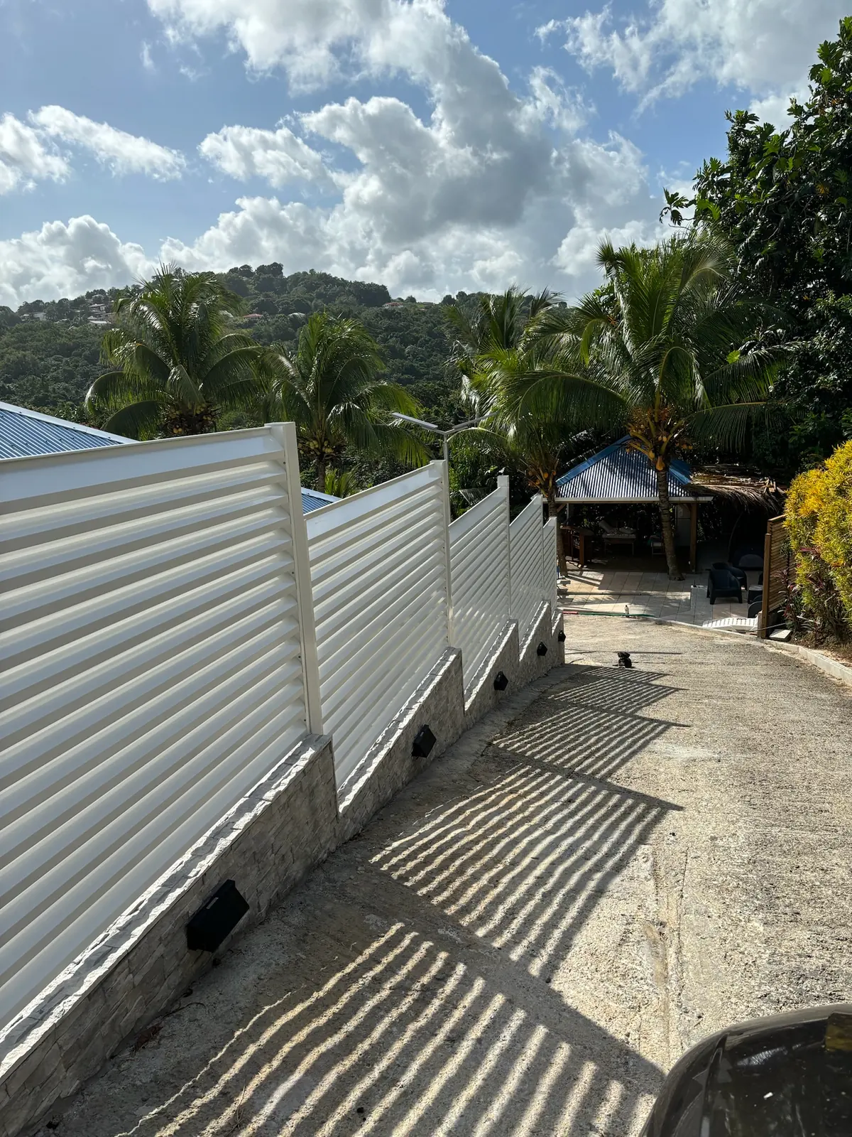 Clôture ou portail en aluminium en Martinique – Nord System 05 Réalisation clôture ou portail en aluminium en Martinique par Nord System