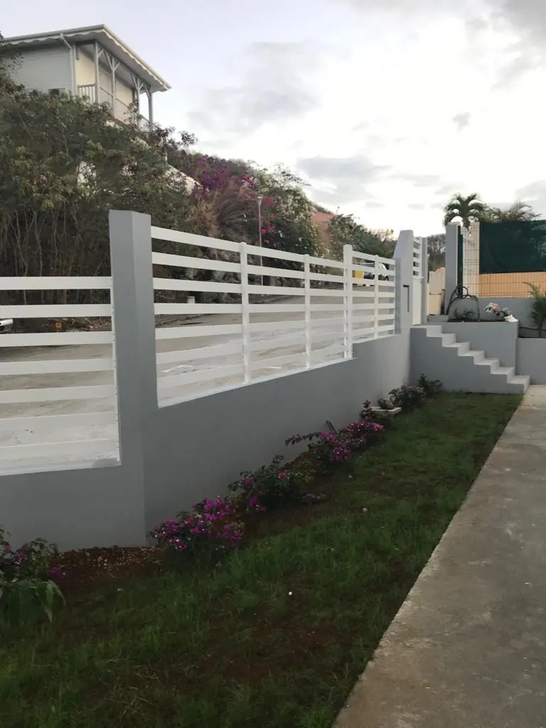 Clôture ou portail en aluminium en Martinique – Nord System 07 Réalisation clôture ou portail en aluminium en Martinique par Nord System