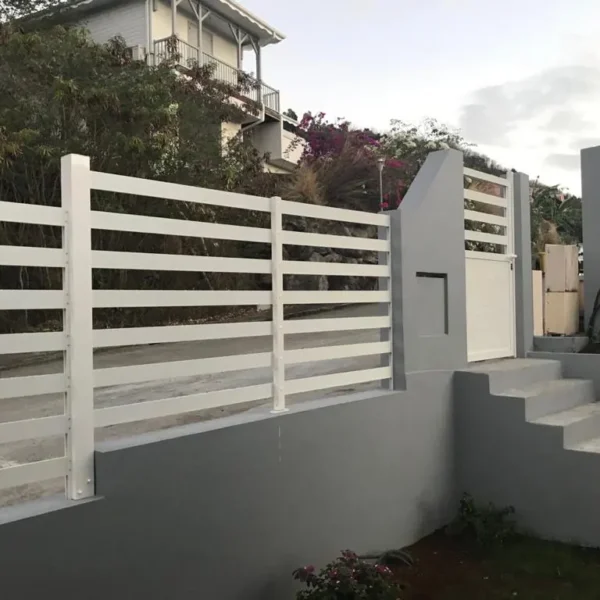 Réalisation clôture ou portail en aluminium en Martinique par Nord System