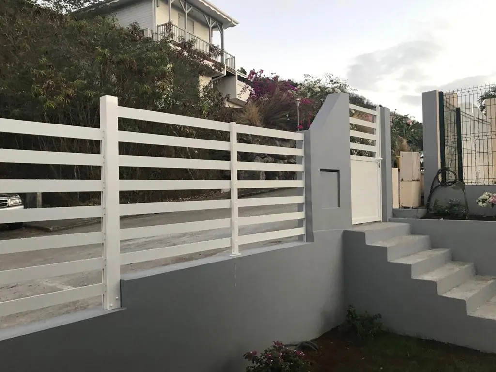 Clôture ou portail en aluminium en Martinique – Nord System 09 Réalisation clôture ou portail en aluminium en Martinique par Nord System