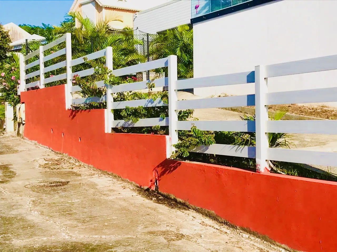Clôture ou portail en aluminium en Martinique – Nord System 10 Réalisation clôture ou portail en aluminium en Martinique par Nord System
