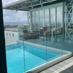 Réalisation garde-corps en verre intégral en Martinique par Nord System
