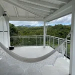 Réalisation garde-corps vitré avec main courante aluminium en Martinique par Nord System