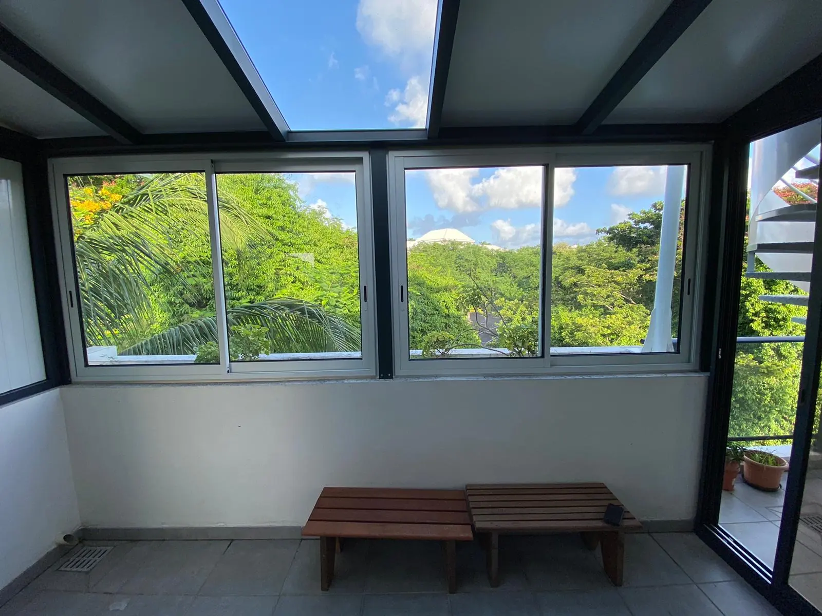 Menuiserie aluminium sur mesure en Martinique – Nord System 03 Réalisation menuiserie aluminium sur mesure en Martinique par Nord System