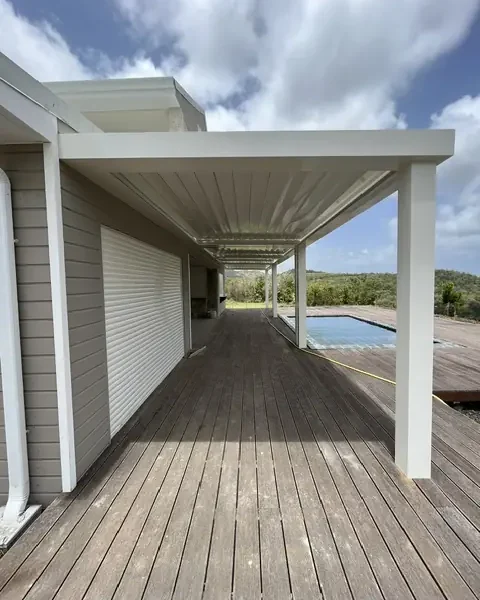 Réalisation pergola aluminium sur mesure en Martinique par Nord System