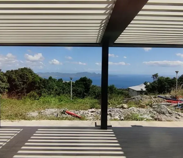 Réalisation pergola bioclimatique en aluminium en Martinique par Nord System